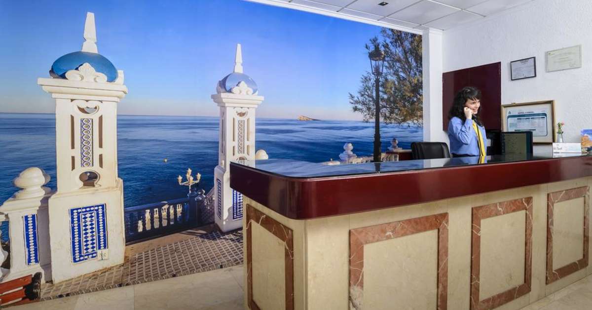 Een foto van het interieur van Hotel Mareny Benidorm