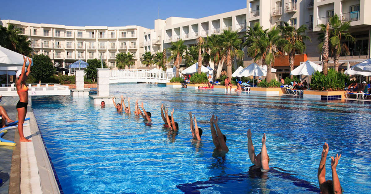 Een foto van het zwembad bij La Blanche Resort & Spa