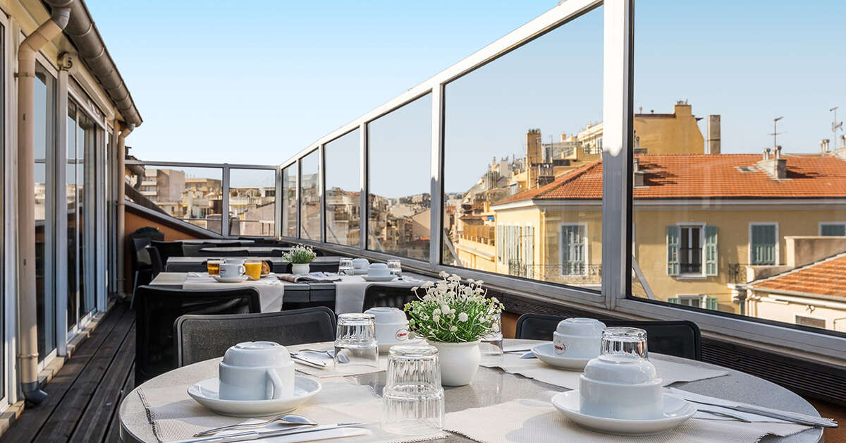 Een foto van het terras bij Hotel de Suede