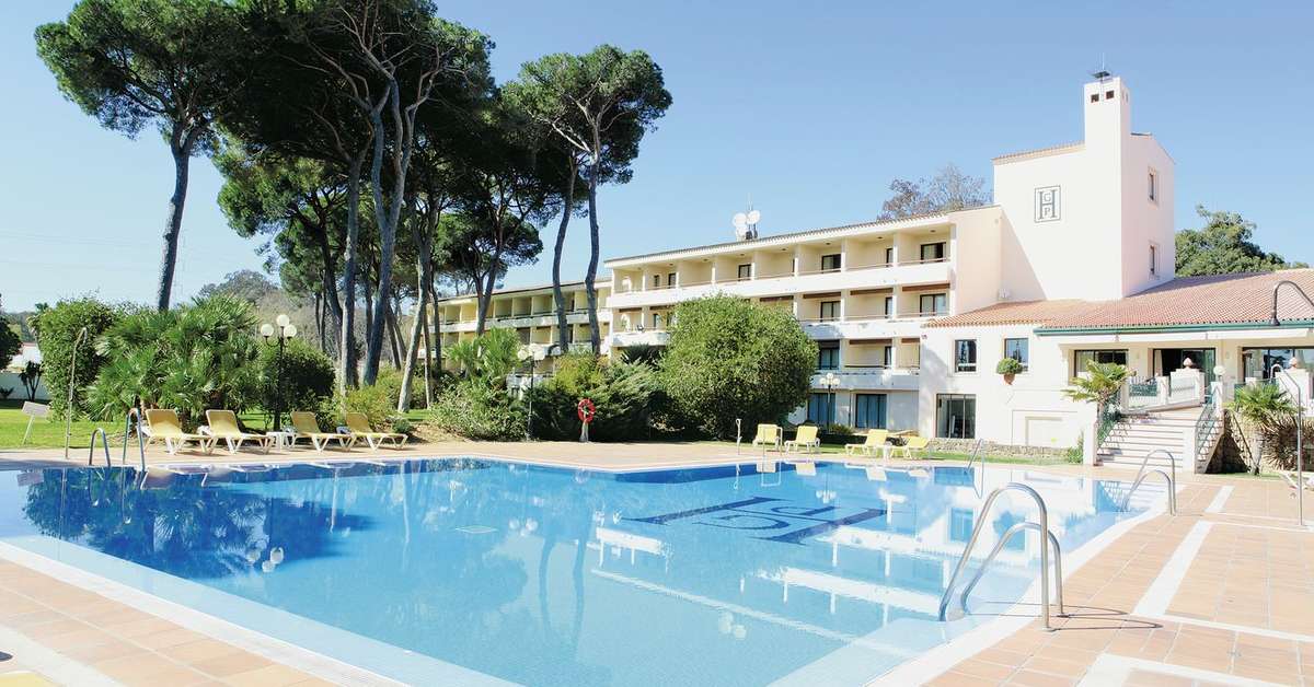 Een foto van het zwembad bij Hotel Guadacorte Park