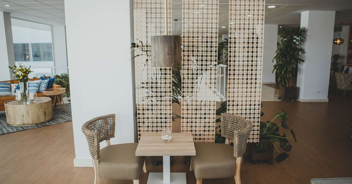 Een foto van het interieur van Hotel Alay