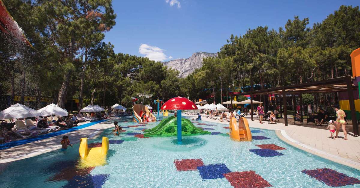 Een foto van het zwembad bij Rixos Sungate