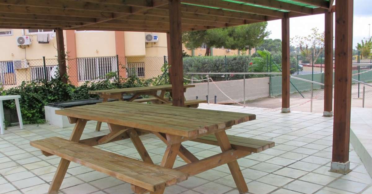 Een foto van het terras bij Playamar Appartementen