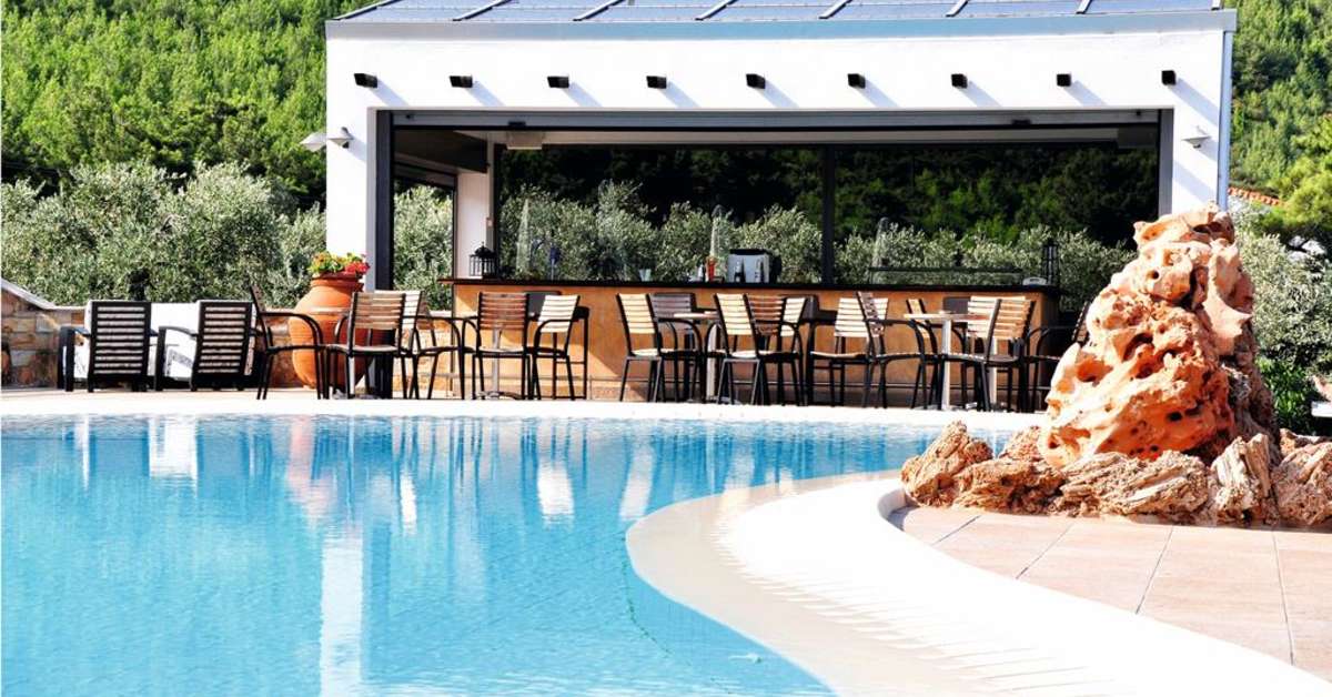Een foto van het zwembad bij The Boutique Louloudis