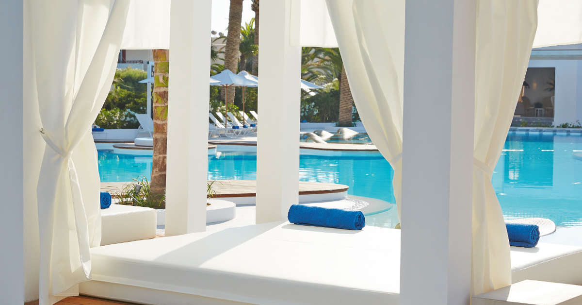 Een foto van het zwembad bij Grecotel Caramel Boutique Resort
