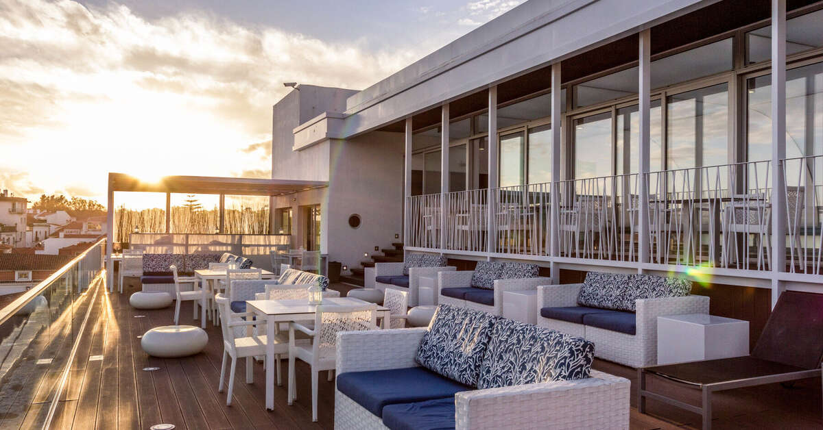 Een foto van het terras bij Hotel Baia