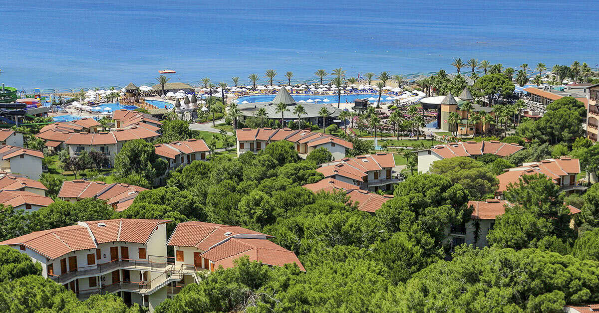Een foto van de buitenkant van Papillon Belvil Resort & Spa