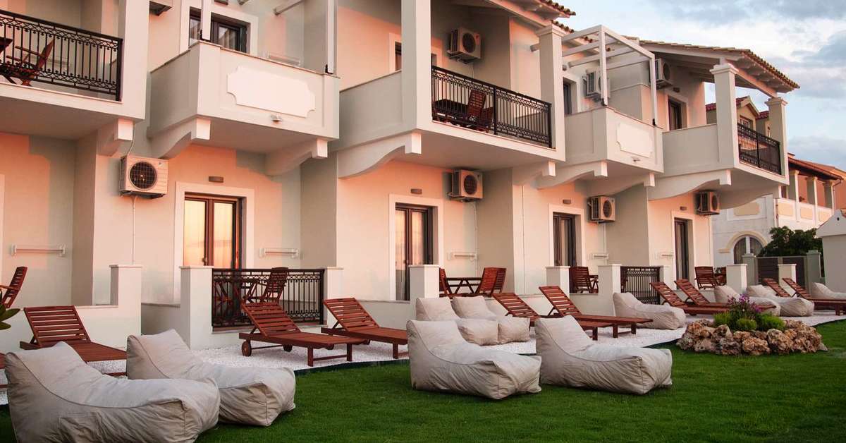 Een foto van het terras bij Cressida Seaside Appartementen