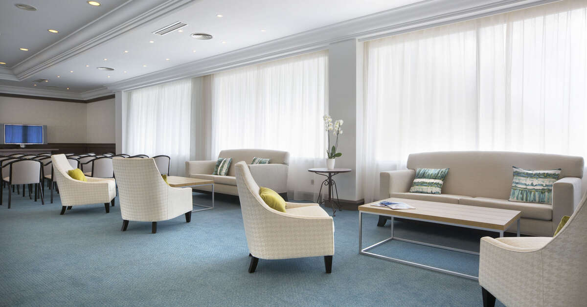 Een foto van het interieur van Grupotel Orient