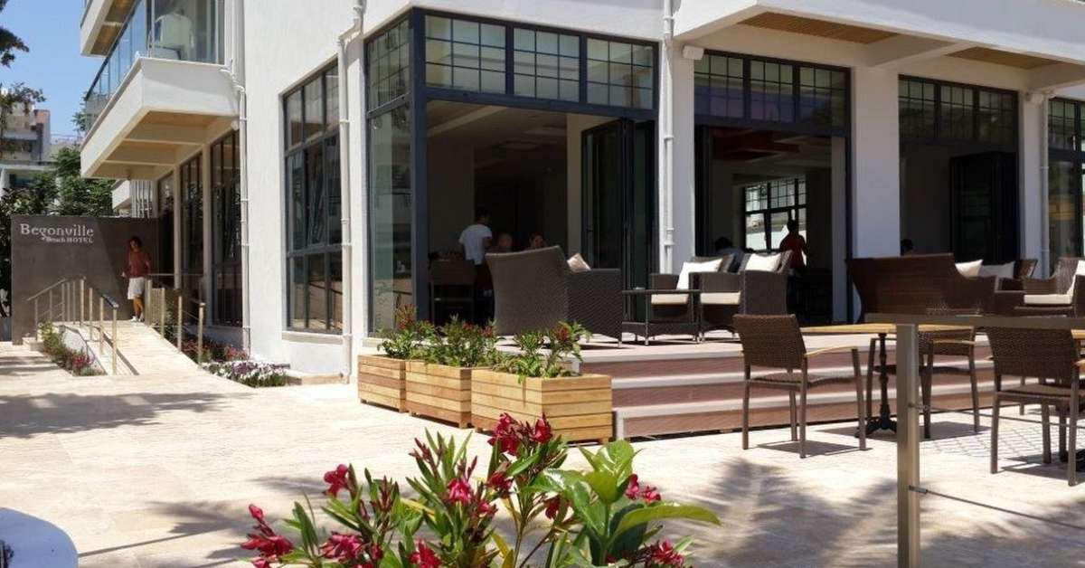 Een foto van de buitenkant van Begonville Beach Hotel