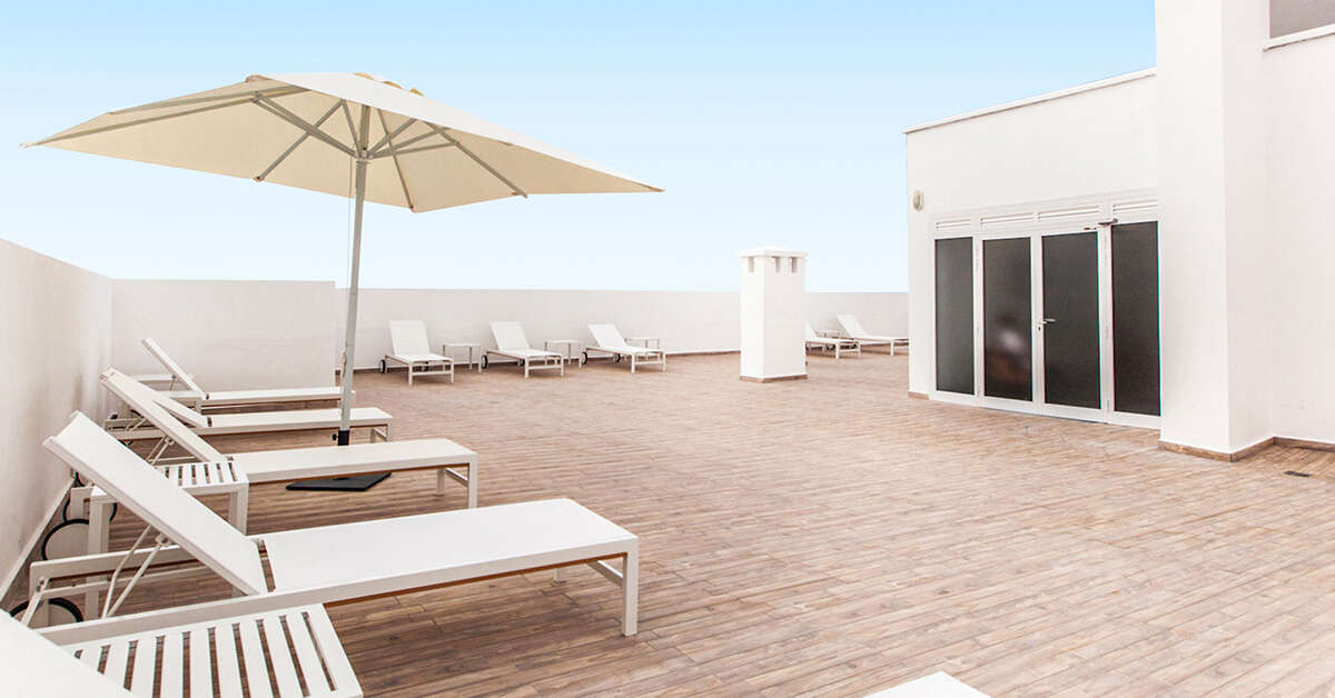 Een foto van het terras bij Blue Sea Hotel Lagos de Cesar