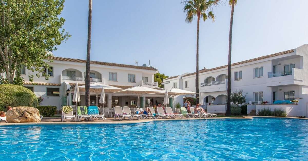 Een foto van het zwembad bij Solecito Alcudia Appartementen