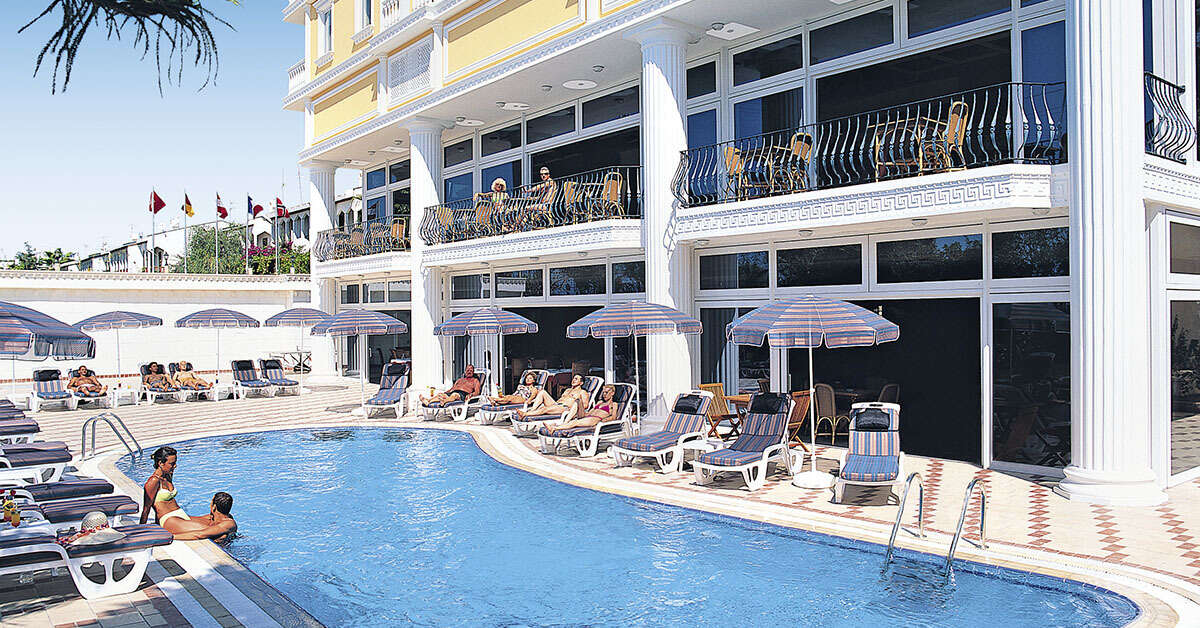 Ein Foto vom Pool im Antik Garden Hotel