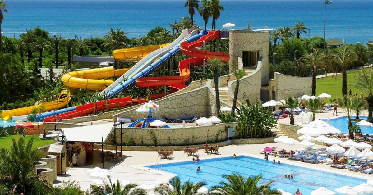 Een foto van het zwembad bij Blue Waters Club & Resort