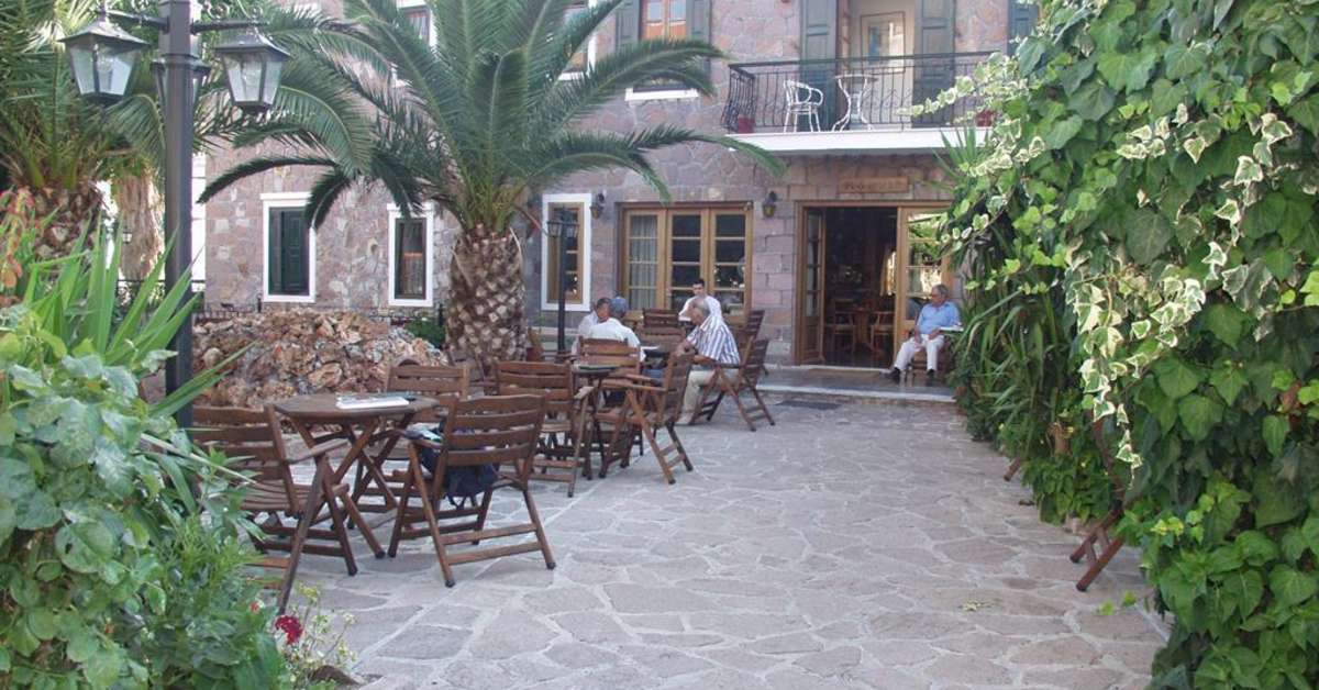 Een foto van het terras bij Adonis Aparthotel