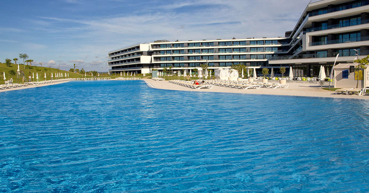 Een foto van het zwembad bij Aparthotel Alvor Baia