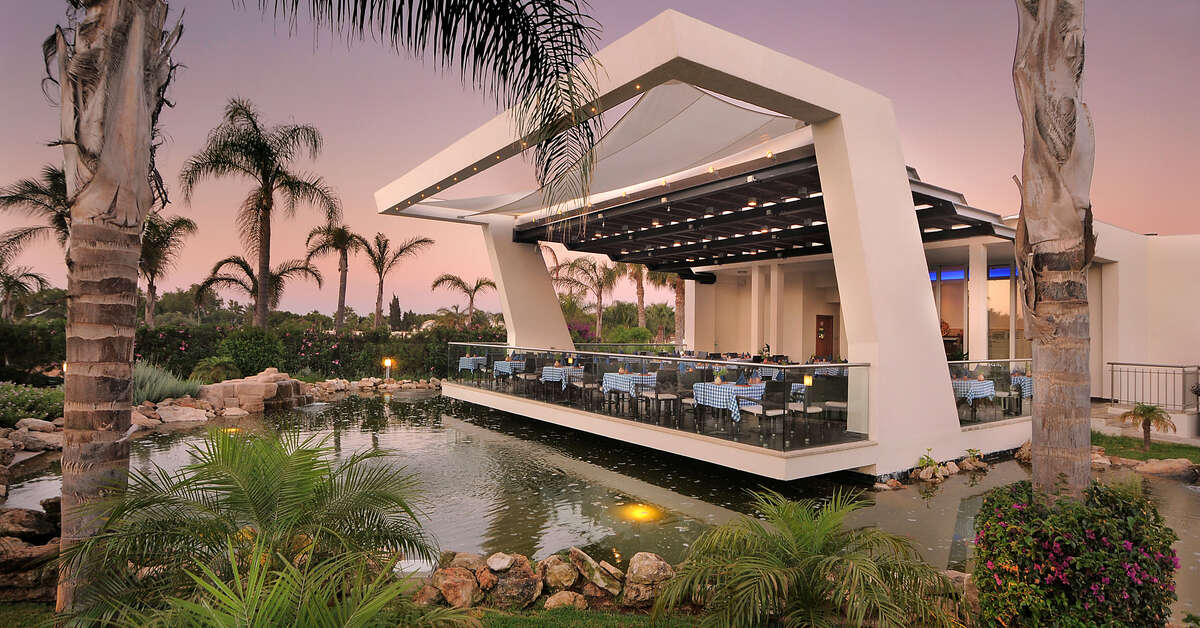 Een foto van het terras bij Olympic Lagoon Resort Ayia Napa