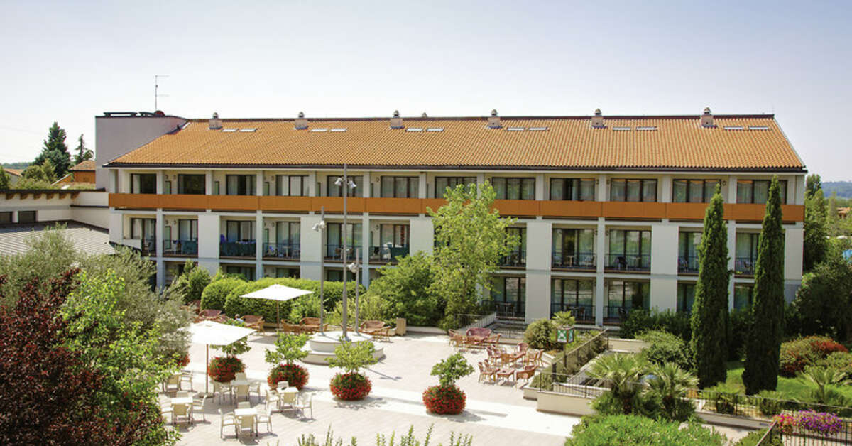 Een foto van het terras bij Parc Hotel