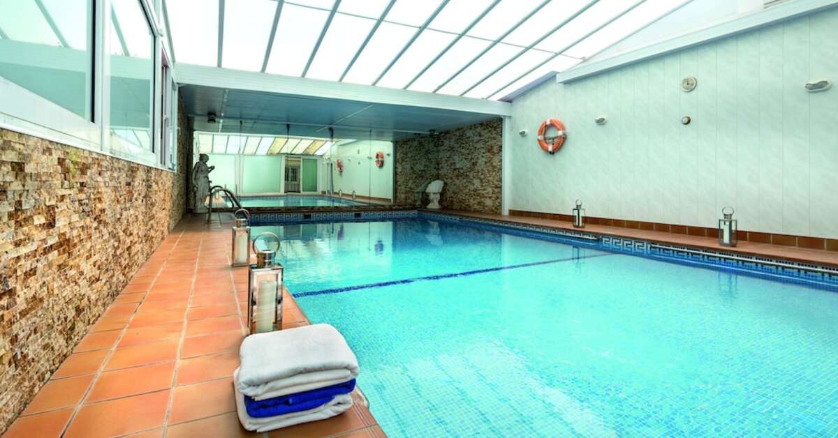 Ein Foto vom Pool im Izan Cavanna Hotel