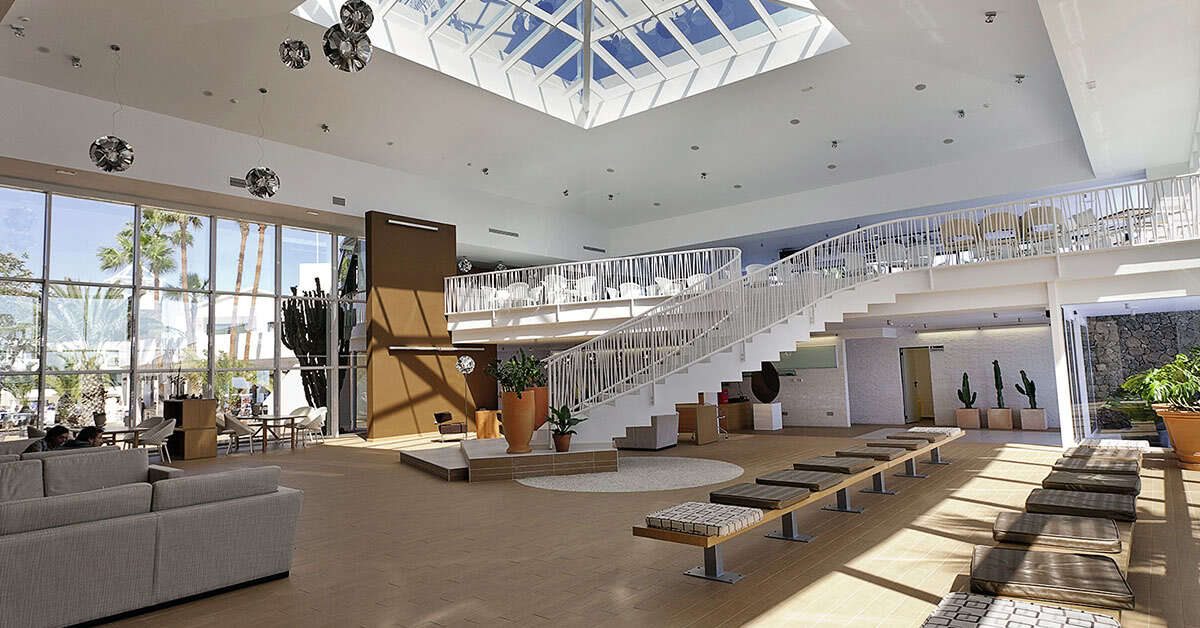 Een foto van het interieur van THB Lanzarote Beach