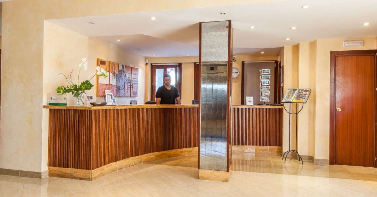 Een foto van het interieur van Hotel Bella Mar