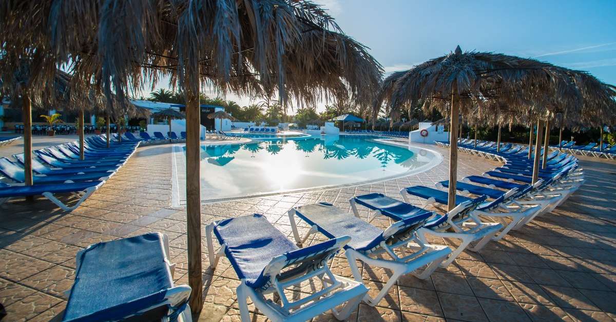 Een foto van het zwembad bij HL Hotel Rio Playa Blanca