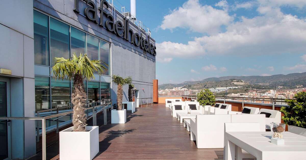 Een foto van het terras bij Badalona Tower
