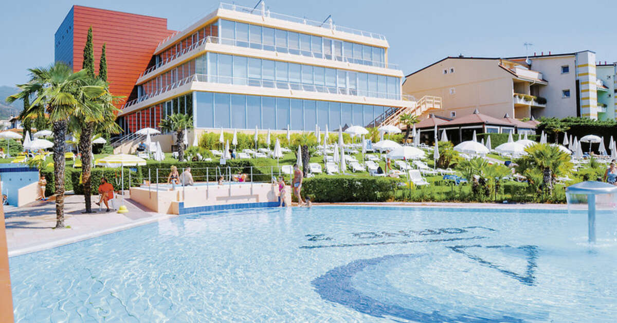 Een foto van het zwembad bij Vakantiepark Loano 2 Village
