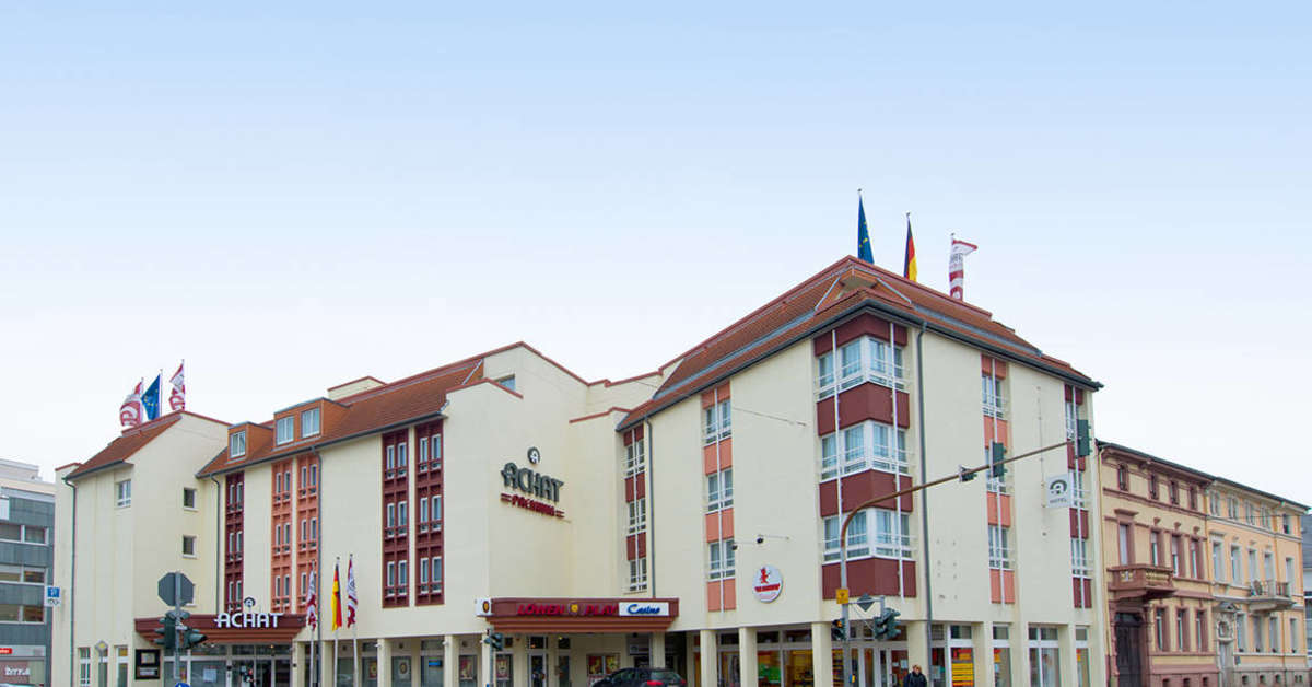 Een foto van de buitenkant van Hotel Zur Traube