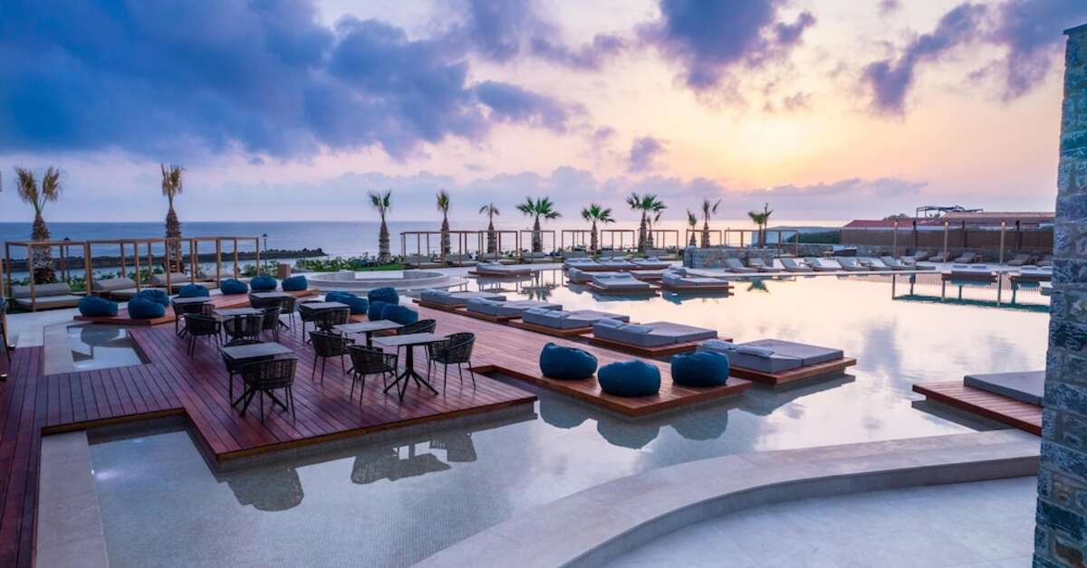 Een foto van het zwembad bij Senseana Sea Side Resort