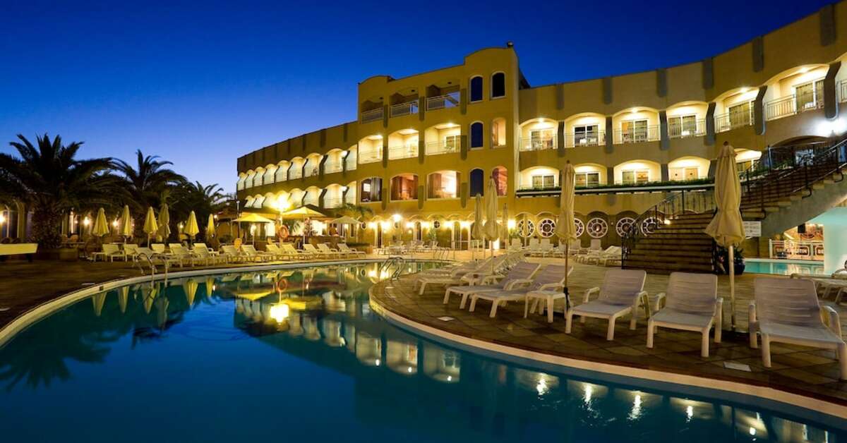 Een foto van het zwembad bij San Agustin Beach Club Hotel
