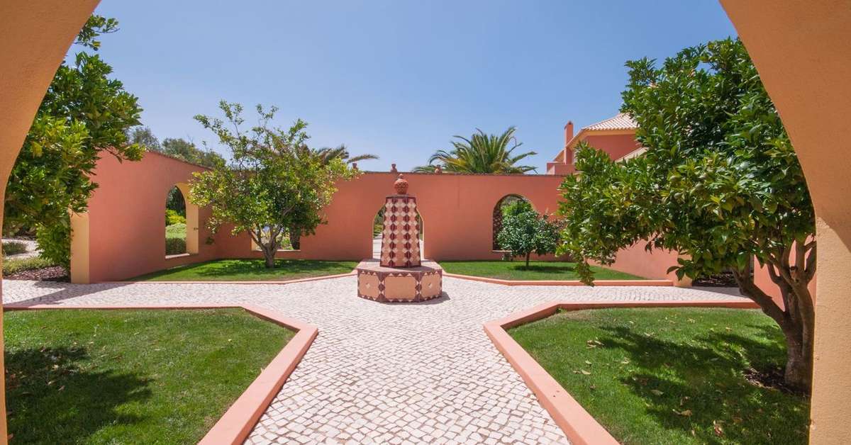 Een foto van het terras bij Jardim da Meia Praia