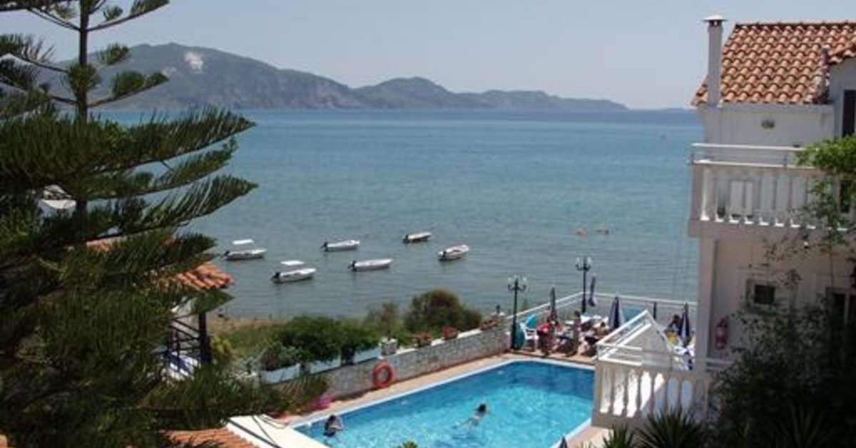 Ein Foto vom Pool im Denise Beach