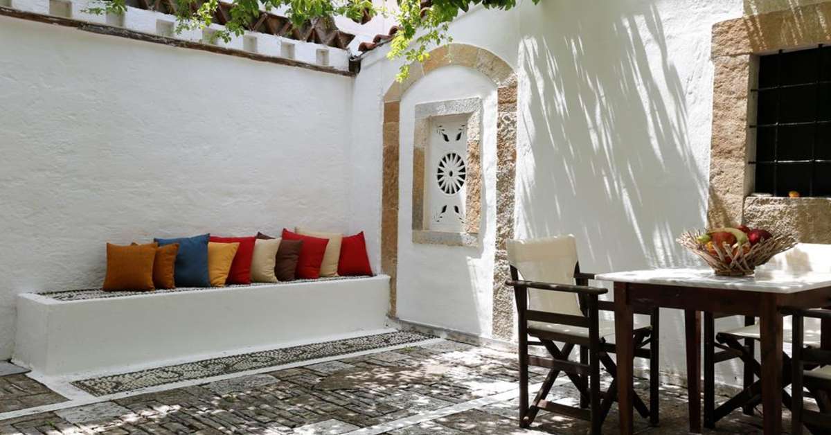 Een foto van het terras bij Sirena Village