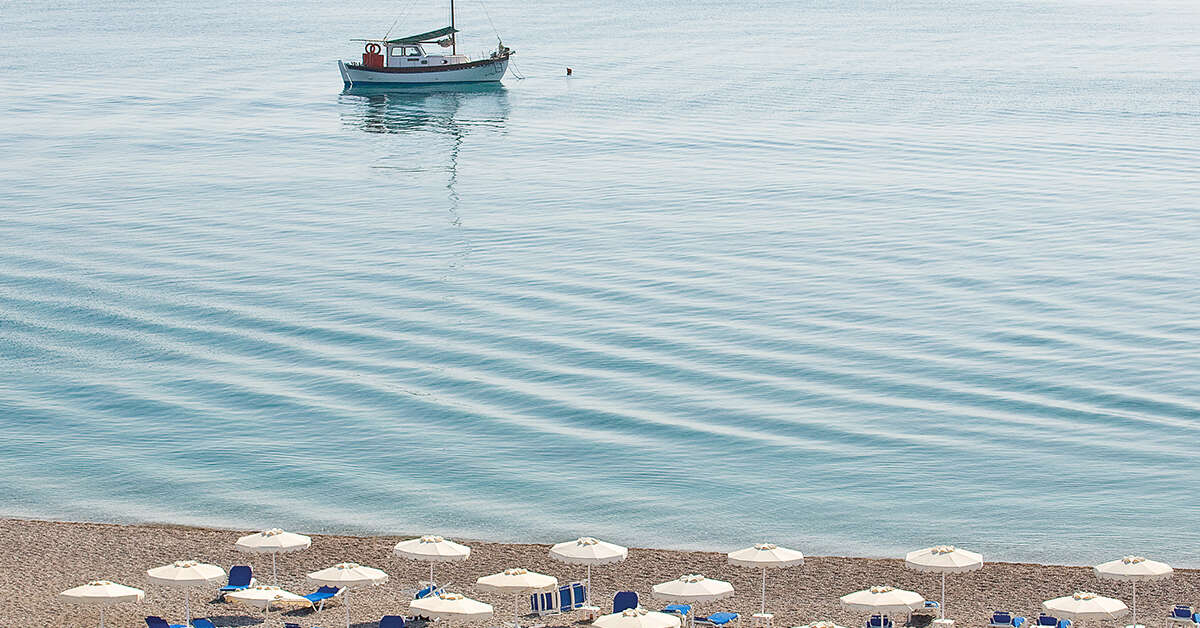 Een foto van het strand bij Lindos White Hotel & Suites