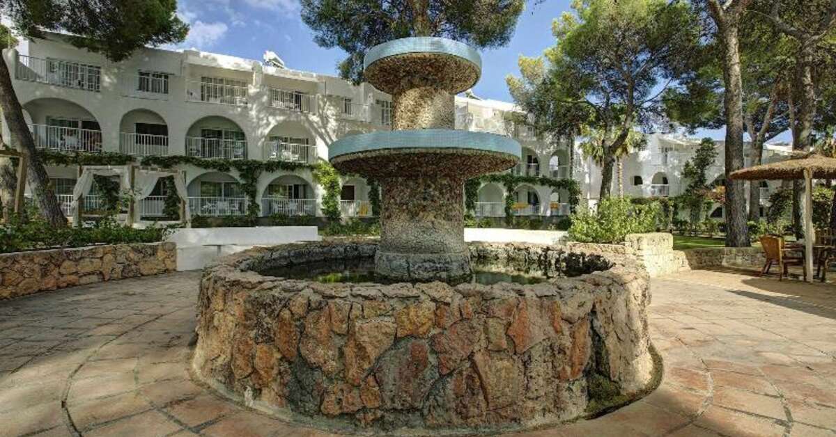 Een foto van de buitenkant van Magic Life Cala Pada