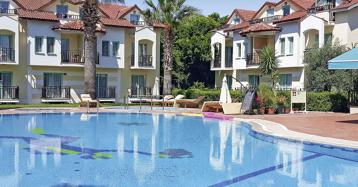 Een foto van het zwembad bij Rebin Beach Hotel