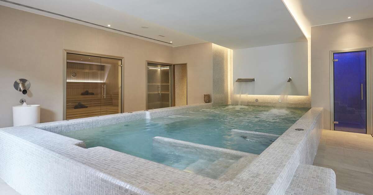 Ein Foto vom Pool im Hotel Bordoy Alcudia Port Suites