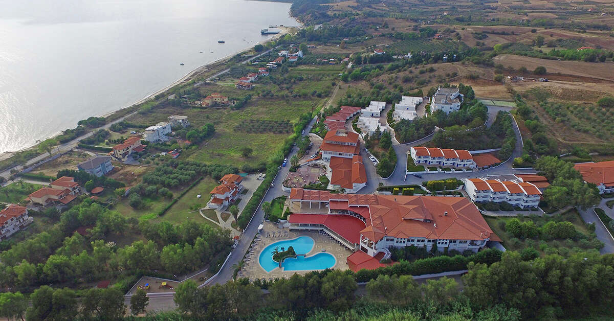 Een foto van het zwembad bij Alexandros Palace Hotel & Suites