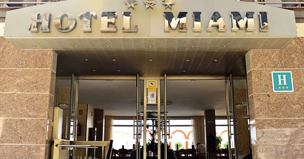 Een foto van de buitenkant van Hotel Miami