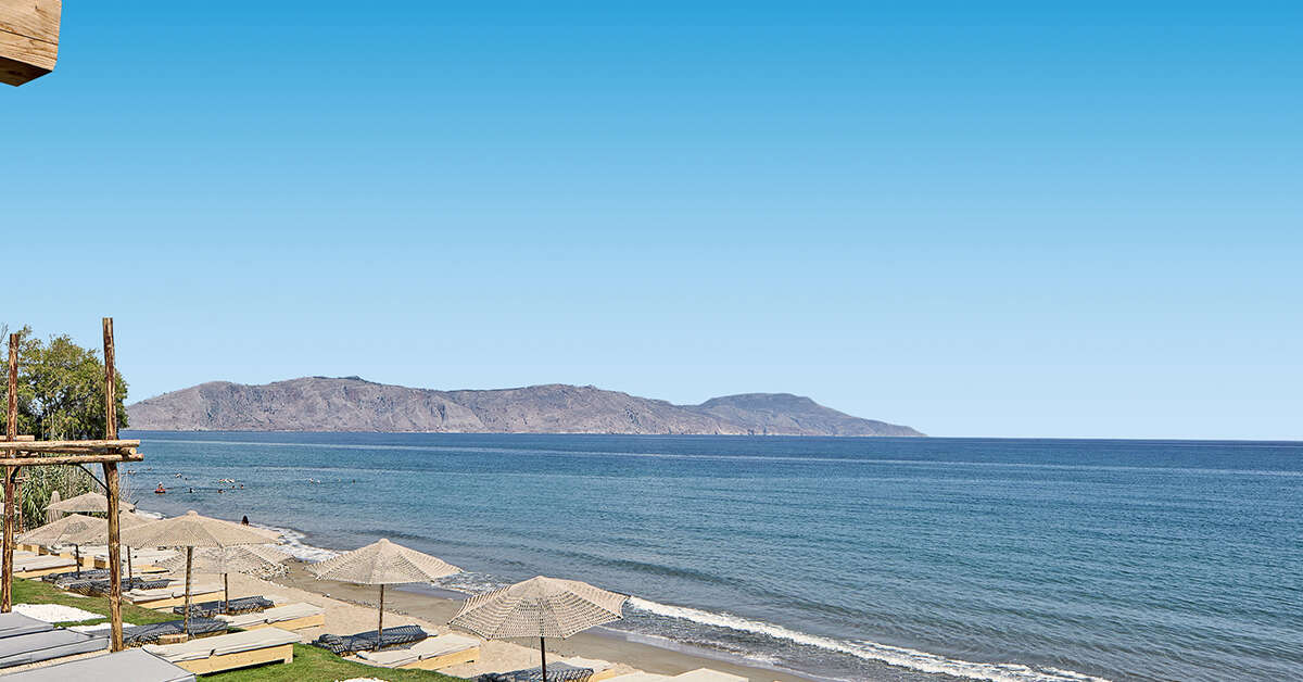 Een foto van het strand bij Kimpton La Mer Resort & Spa