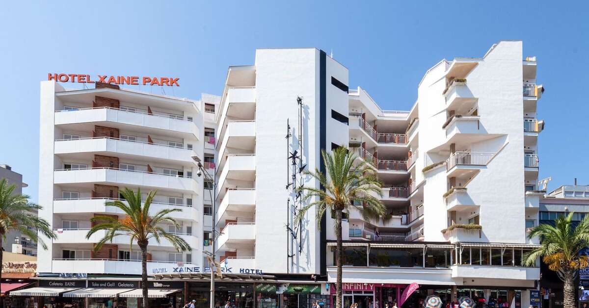 Een foto van de buitenkant van Hotel Xaine Park