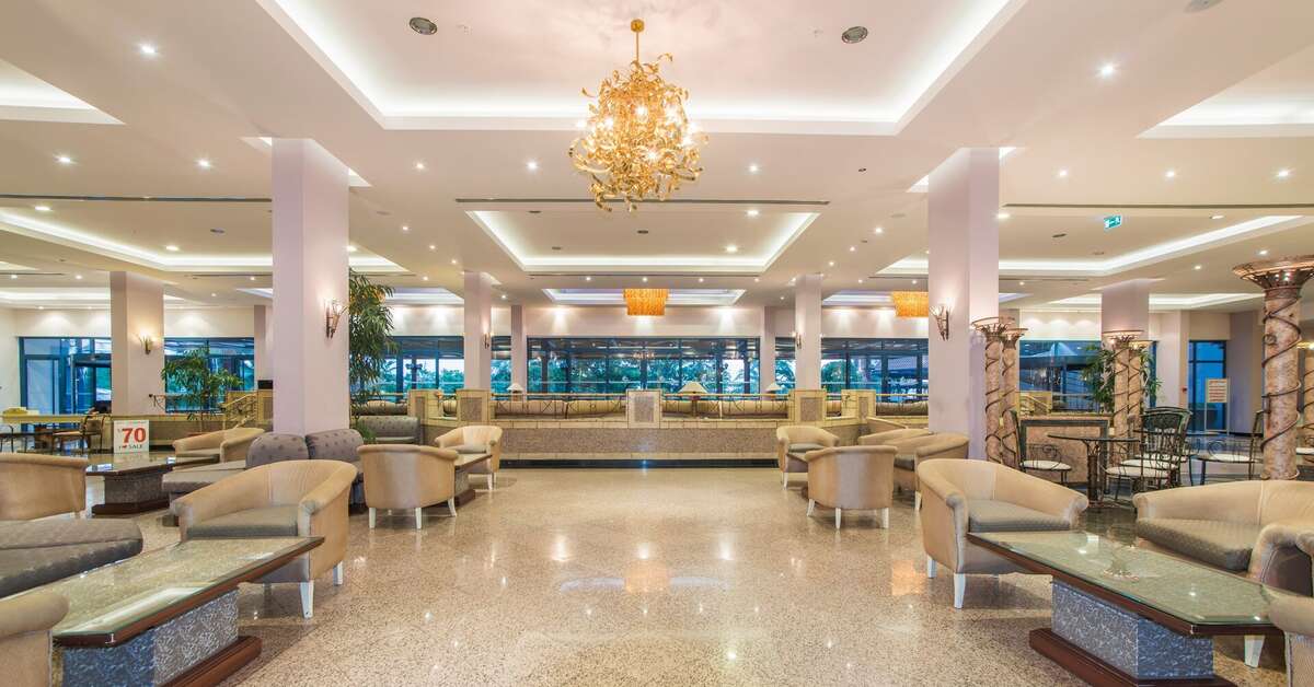 Een foto van het interieur van Sunrise Resort Hotel