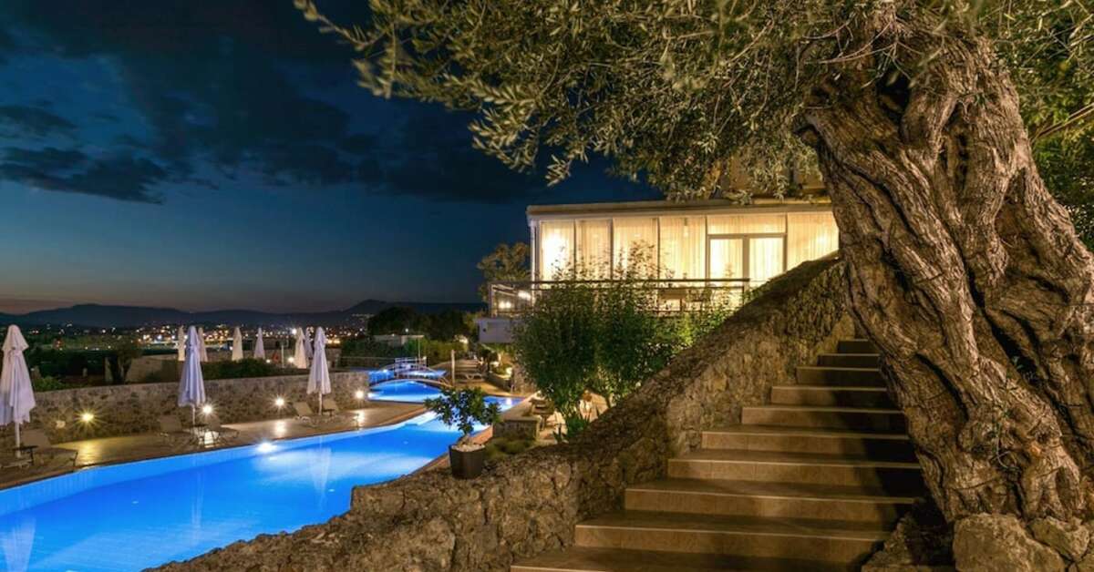 Een foto van het zwembad bij Divani Corfu Palace