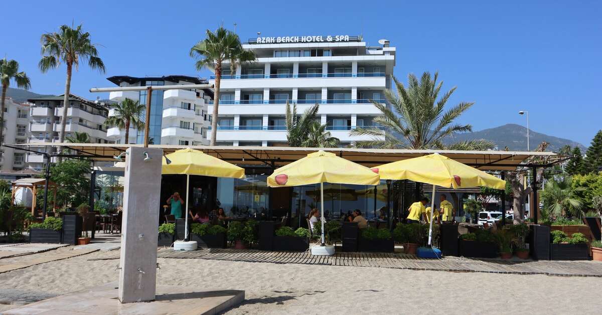 Een foto van de buitenkant van Azak Beach Hotel