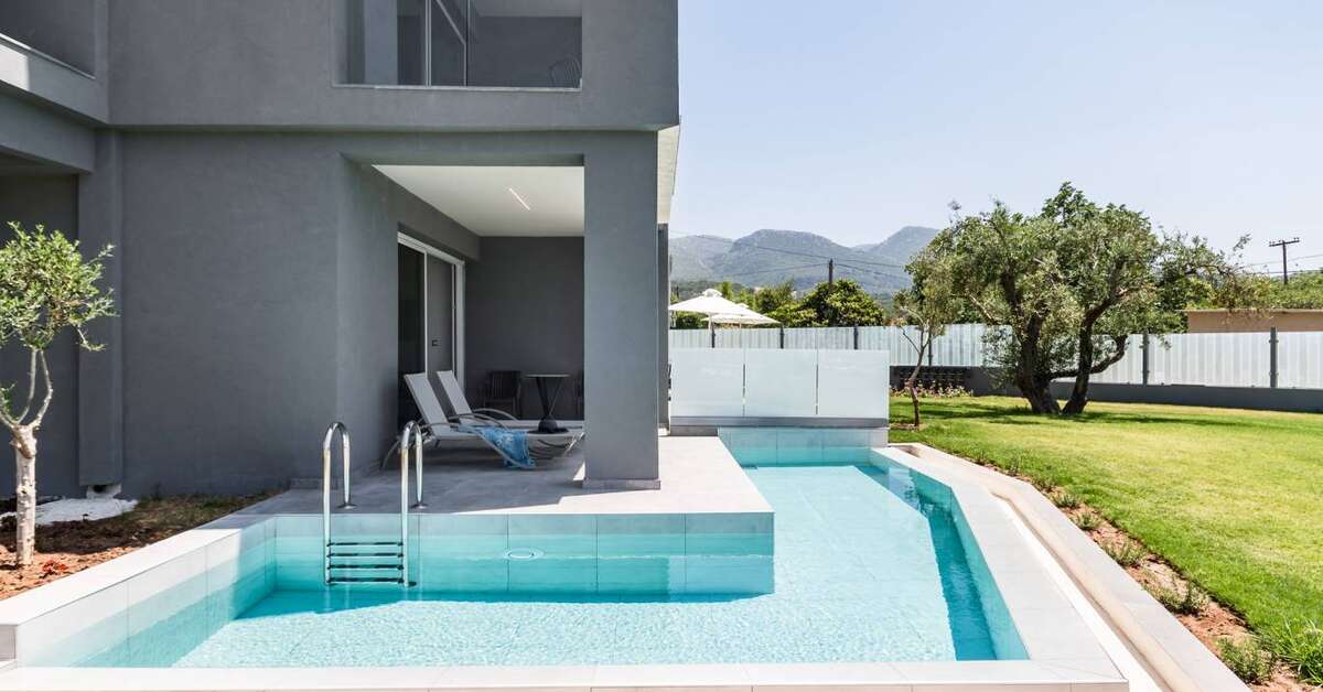 Ein Foto vom Pool im Acharavi Beach Hotel