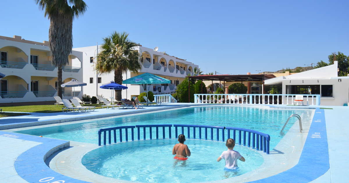 Een foto van het zwembad bij Tivoli Hotel