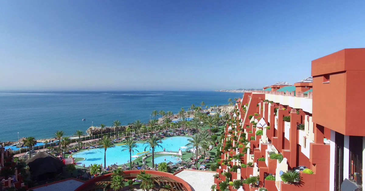 Een foto van het zwembad bij Holiday World Resort