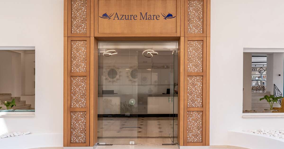 Een foto van het interieur van Azure Mare Hotel