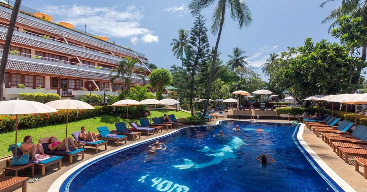 Een foto van het zwembad bij Best Western Phuket Ocean Resort